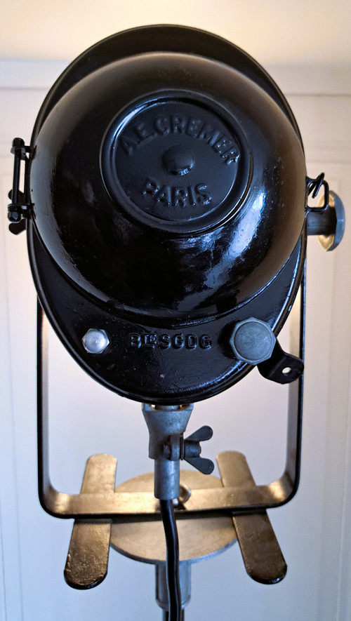 Projecteur CREMER avec son trépied métal d'origine Éclairage de scènes années 1950