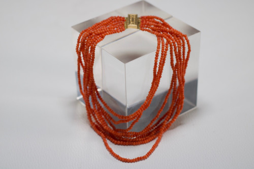 Choker Necklace And Its Bracelet In Coral And Yellow Gold