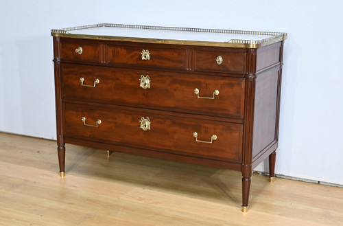 Cuban Mahogany Chest of Drawers, Louis XVI Period – 2nd Part 18th Century