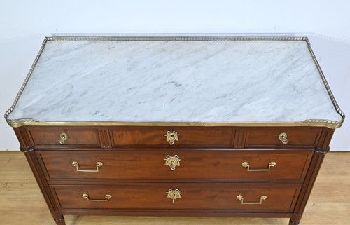 Cuban Mahogany Chest of Drawers, Louis XVI Period – 2nd Part 18th Century