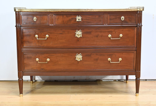 Cuban Mahogany Chest of Drawers, Louis XVI Period – 2nd Part 18th Century