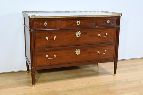 Cuban Mahogany Chest of Drawers, Louis XVI Period – 2nd Part 18th Century