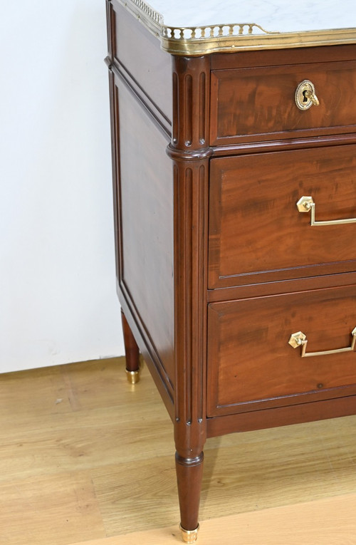 Cuban Mahogany Chest of Drawers, Louis XVI Period – 2nd Part 18th Century