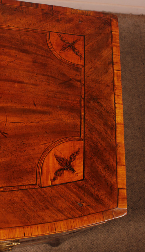 A Small Mahogany Chest Of Drawers With Inlays - 18th Century