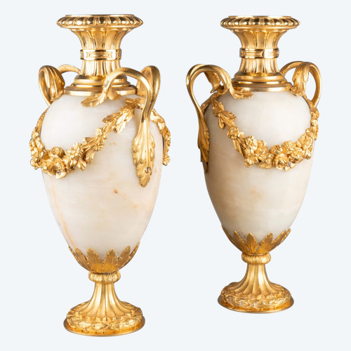 Pair of Urns in Nicolo Onyx and Gilded Bronze, Late 18th Century  