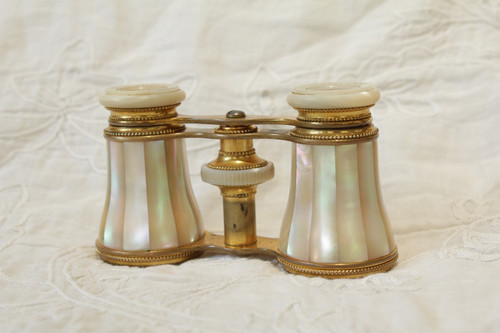 Pair of mother-of-pearl theater binoculars Maison Crosti Bordeaux late 19th century