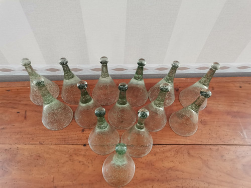 Series of 14 hanging cups in bubbled Biot glass from the 70s80s