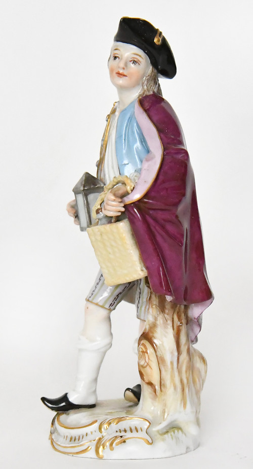 Statuetta in porcellana di Meissen della serie "Cries de Paris", modello 17