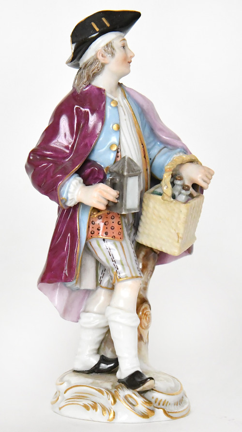 Statuetta in porcellana di Meissen della serie "Cries de Paris", modello 17