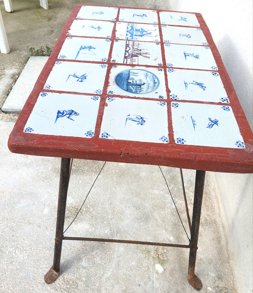 Iron coffee table from the 60's with 19th century Delft tile top