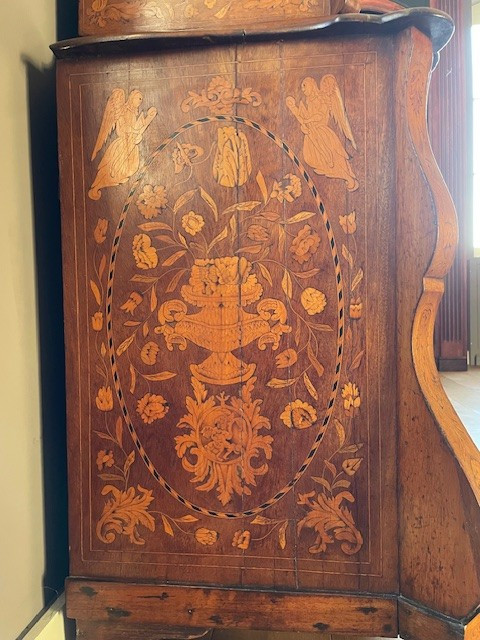 Dutch double-body display cabinet circa 1750, opening with four drawers on the lower part.