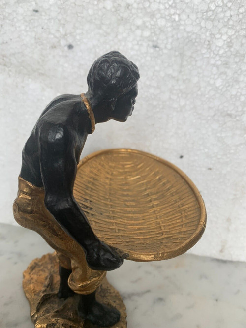 "L'homme au panier tressé " Groupe en bronze a double patine XX siècle