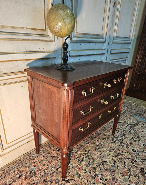 Small Louis XVI mahogany chest of drawers 19 ème