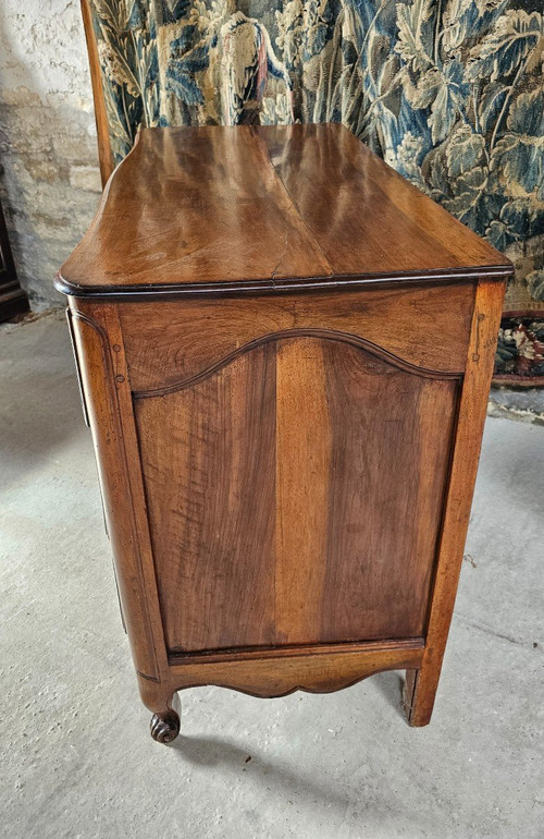 18th Century Louis XV Slightly Curved Walnut Chest Of Drawers