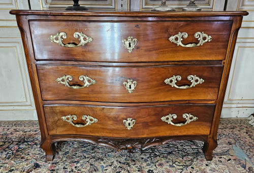 18 th C Walnut Louis XV Curved Chest Of Drawers