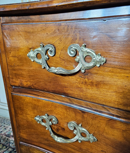 18 th C Walnut Louis XV Curved Chest Of Drawers