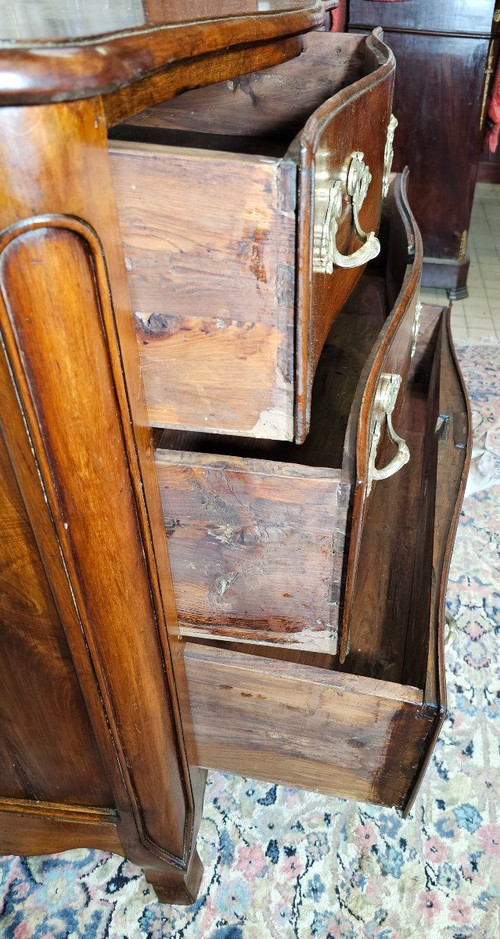 18 th C Walnut Louis XV Curved Chest Of Drawers