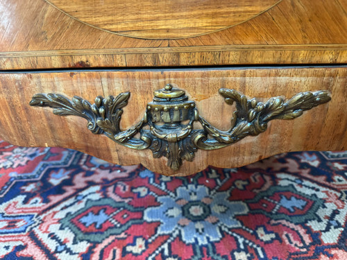 LOUIS XVI PERIOD CHEST OF DRAWERS WITH CENTRAL PROJECTION