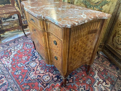 LOUIS XVI PERIOD CHEST OF DRAWERS WITH CENTRAL PROJECTION