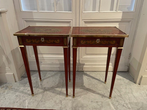 2 Petites tables en marquèterie de bois nobles estampillés J.P Dusautoy 