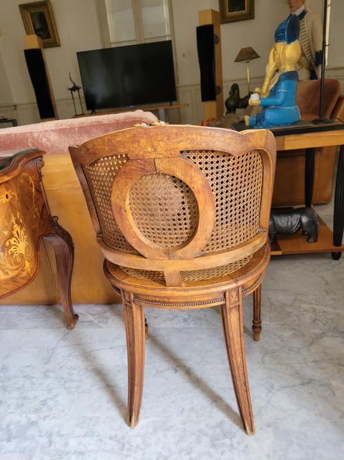 Beautiful late 19th or early 20th century, Louis XV-style, fully inlaid desk.