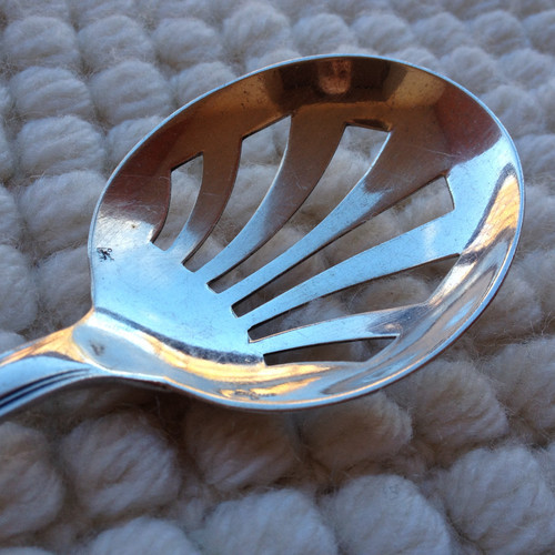 Attractive and practical silver-plated Ercuis silverware ice-cube serving spoon