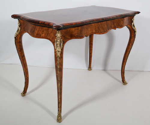 Table à jeux en ronce de noyer Edwards et Roberts circa 1890