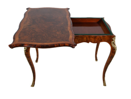 Table à jeux en ronce de noyer Edwards et Roberts circa 1890