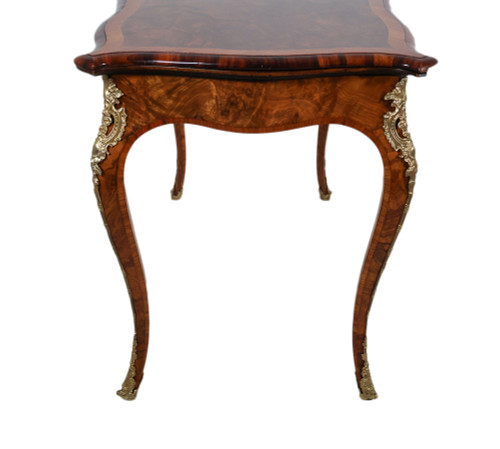 Table à jeux en ronce de noyer Edwards et Roberts circa 1890