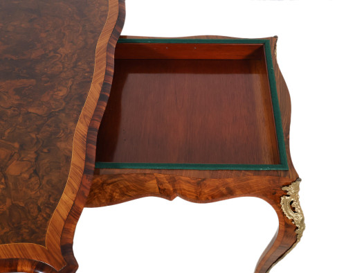 Table à jeux en ronce de noyer Edwards et Roberts circa 1890