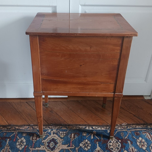 France, early 19th century - bedside or dressing table - walnut and fillets - Directoire period