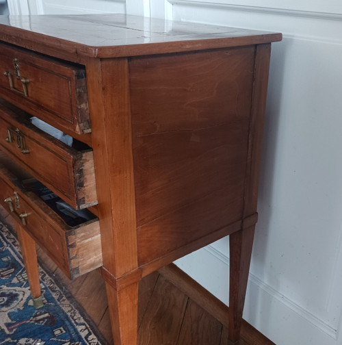 France, early 19th century - bedside or dressing table - walnut and fillets - Directoire period