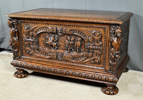 French walnut chest, Italian Renaissance style - Late 18th century