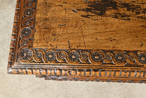 French walnut chest, Italian Renaissance style - Late 18th century