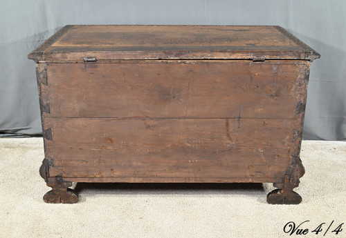 French walnut chest, Italian Renaissance style - Late 18th century