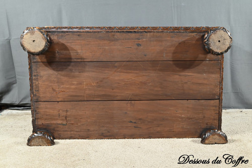 French walnut chest, Italian Renaissance style - Late 18th century