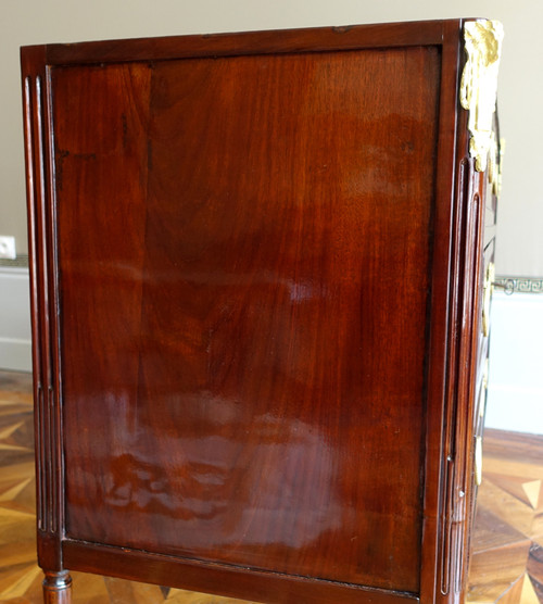 Louis XVI Directoire chest of drawers, speckled mahogany, Turquin marble - 18th century 113cm x 89.5cm