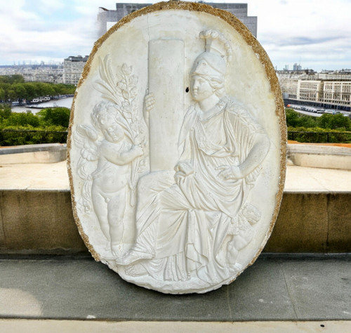 MEDAGLIONE OVALE A BASSORILIEVO BASATO SULLA DECORAZIONE DEL MONUMENTO AL CUORE DI LUIGI XVIII