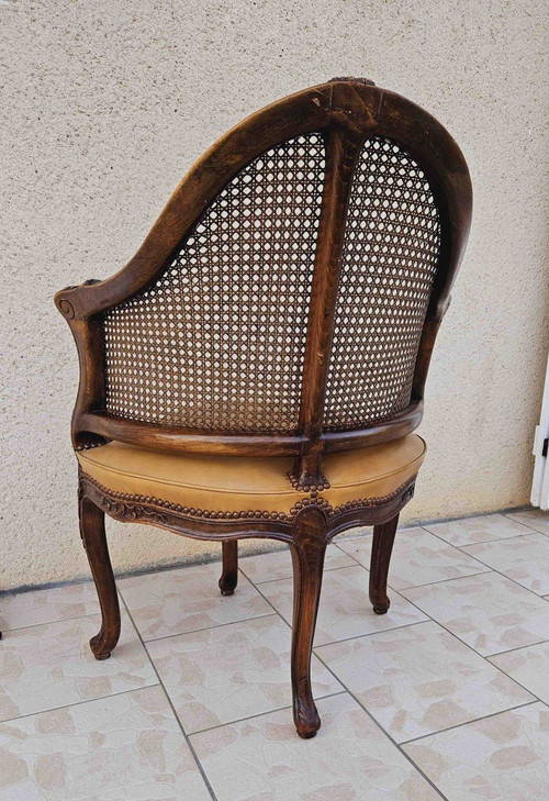 Large Fauteuil De Bureau Louis XV, Sculpté, Canné, Garni Cuir