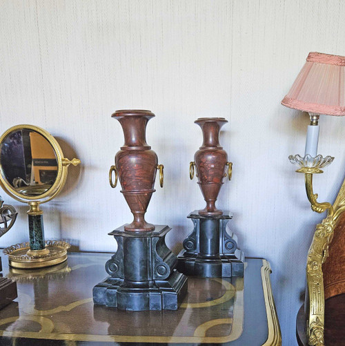 Vases à l'Antique En Marbre Griotte Et Marbre Noir, Grand Tour, 19th century