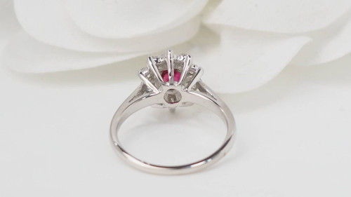 Daisy ring in white gold, rubies and diamonds 