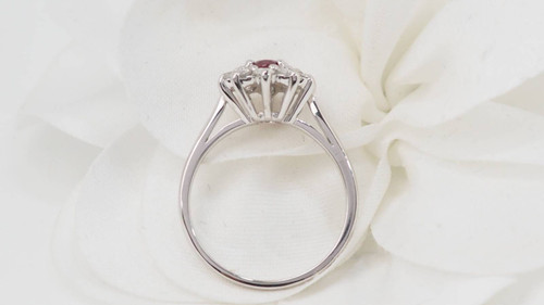 Daisy ring in white gold, rubies and diamonds 