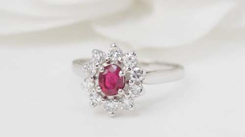 Daisy ring in white gold, rubies and diamonds 