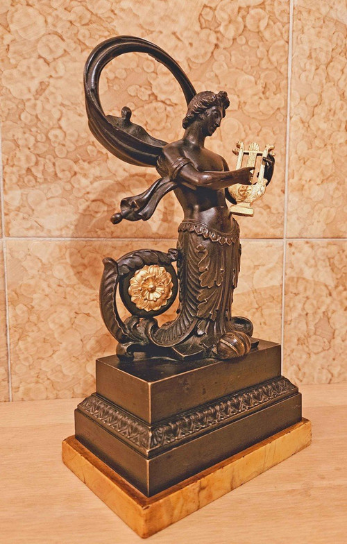 Porte Montre à La Sirène Bronze Patiné Et Doré Vers 1820