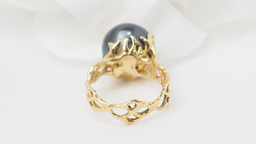 Openwork Ring In Yellow Gold And Tahiti Pearl