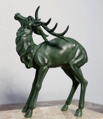 Spelter patinato "Cervo e le sue cerve", periodo Art Déco - Inizio XX secolo