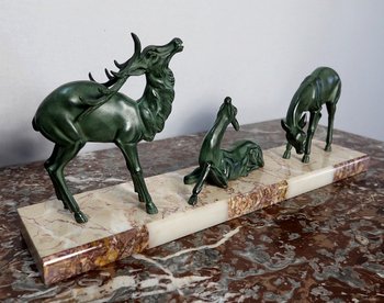 Spelter patinato "Cervo e le sue cerve", periodo Art Déco - Inizio XX secolo