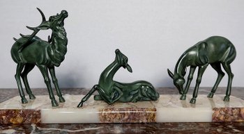 Spelter patinato "Cervo e le sue cerve", periodo Art Déco - Inizio XX secolo