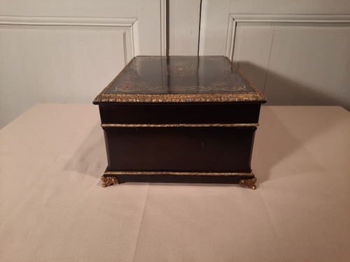 Coffret de voyage avec nécessaire de toilette d’époque Napoléon III.