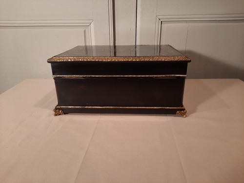 Coffret de voyage avec nécessaire de toilette d’époque Napoléon III.